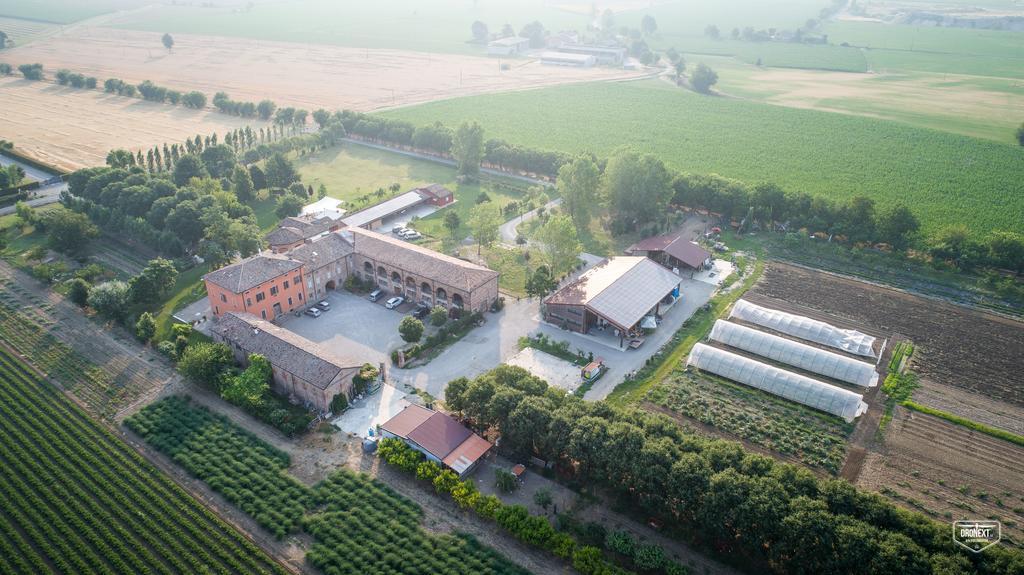 Agriturismo Arte Contadina Fiorenzuola dʼArda Екстериор снимка